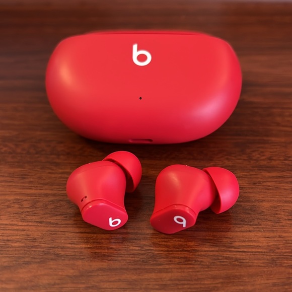 Beats Studio Buds True Wireless Noise Cancelling Bluetooth earbuds - Red - Picture 5 of 5